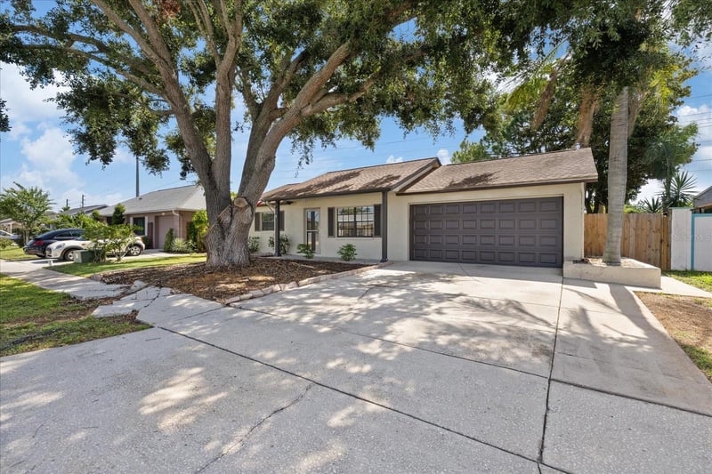 1310 Mandarin Dr, Holiday, FL 34691