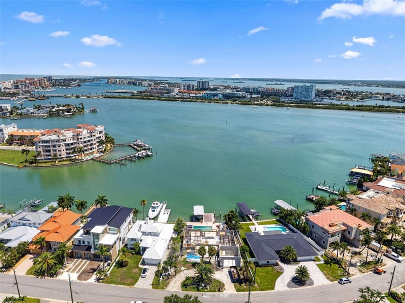 246 Bayside Dr, Clearwater Beach, FL 33767
