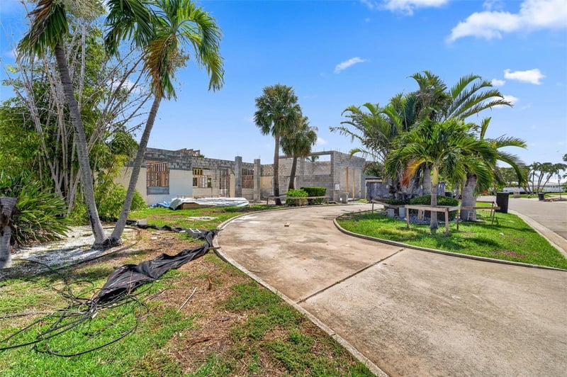 246 Bayside Dr, Clearwater Beach, FL 33767
