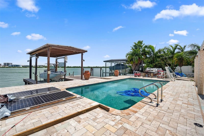 246 Bayside Dr, Clearwater Beach, FL 33767