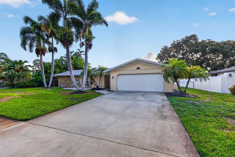 6390 Burning Tree Dr, Seminole, FL 33777