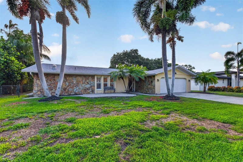 6390 Burning Tree Dr, Seminole, FL 33777