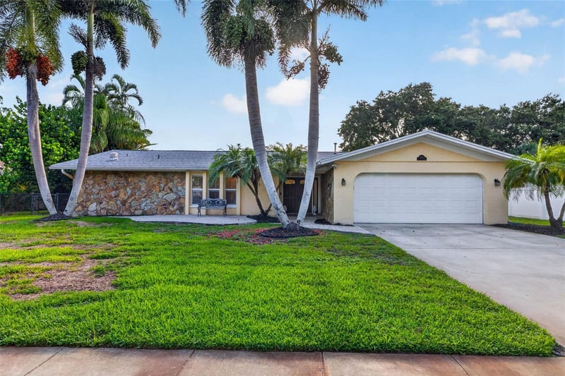 6390 Burning Tree Dr, Seminole, FL 33777