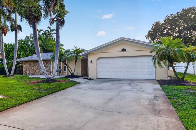6390 Burning Tree Dr, Seminole, FL 33777