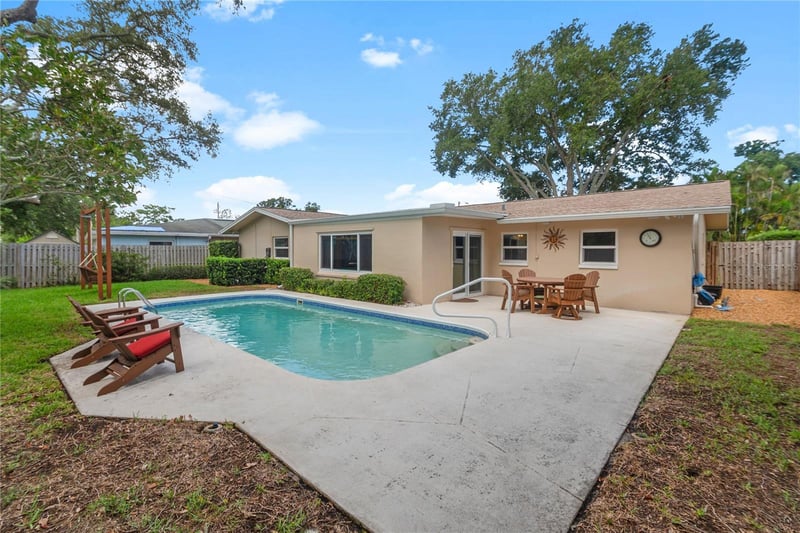1707 Ridgeway Dr, Clearwater, FL 33755