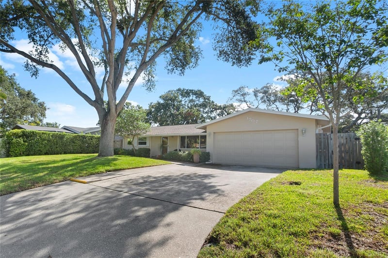 1707 Ridgeway Dr, Clearwater, FL 33755