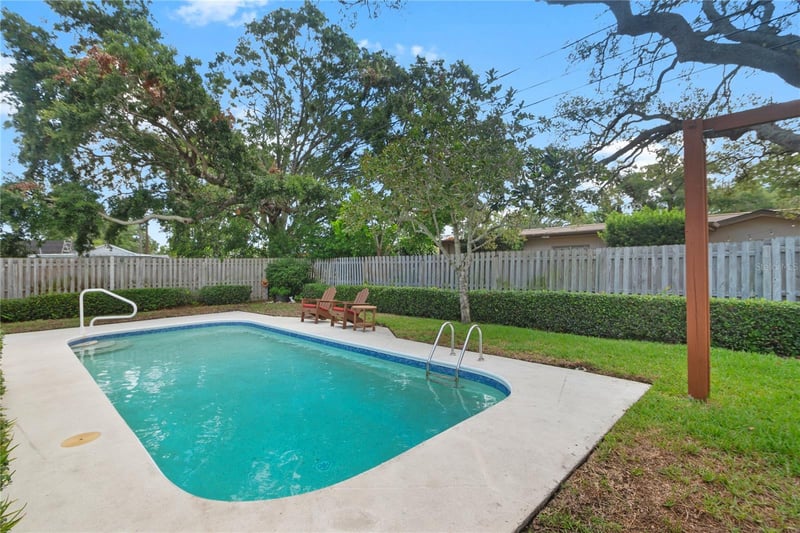 1707 Ridgeway Dr, Clearwater, FL 33755