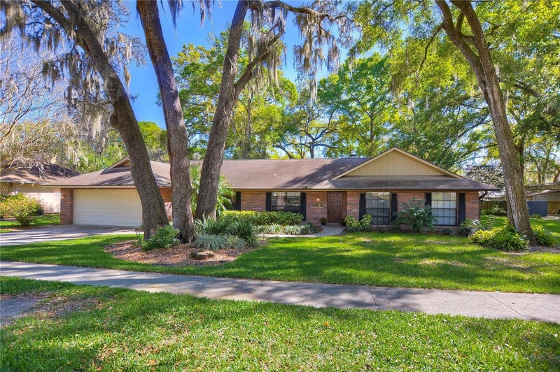 1101 Oakridge Manor Dr, Brandon, FL 33511