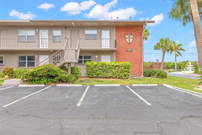 2 Causeway Blvd #101, Dunedin, FL 34698