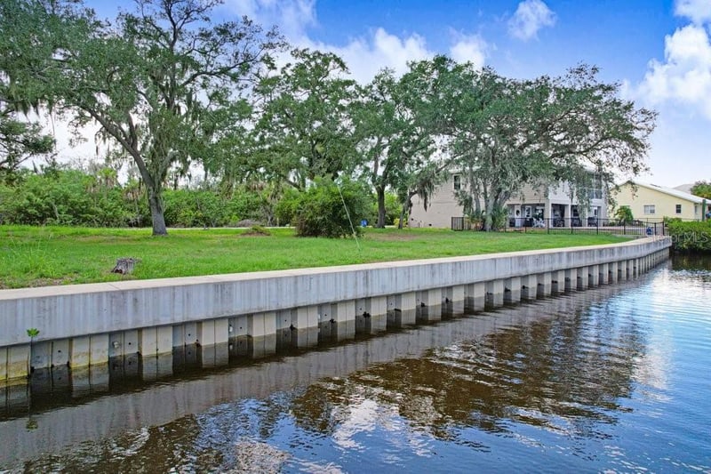 406 14th St, Ruskin, FL 33570