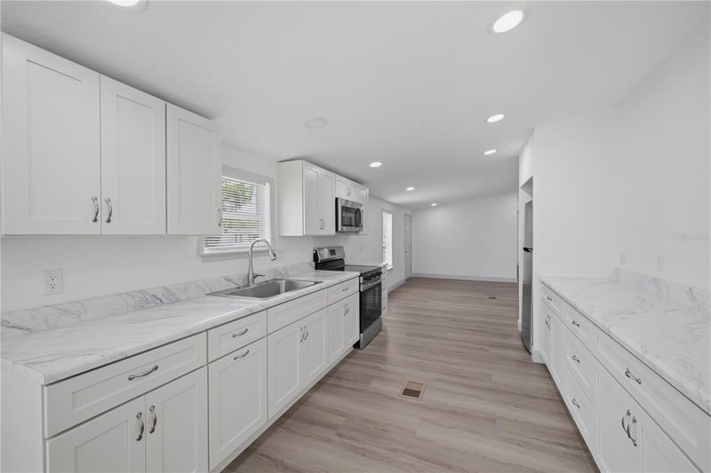 7904 Cadillac Ave, Hudson, FL 34667