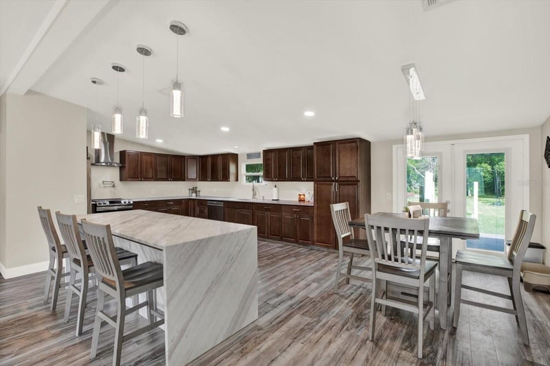 13611 Mcintosh Dr, Dade City, FL 33525