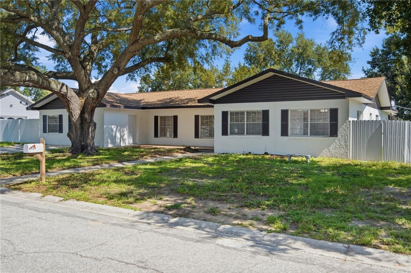 604 Royal Crest Dr, Brandon, FL 33511