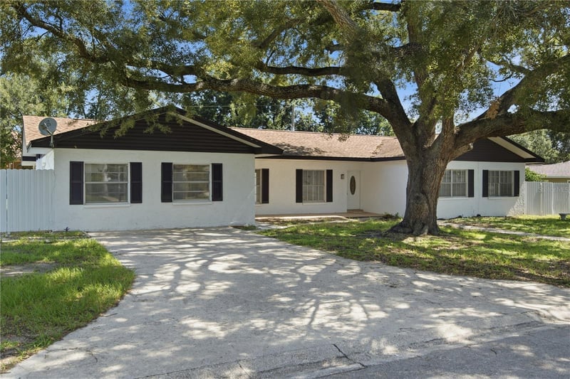 604 Royal Crest Dr, Brandon, FL 33511