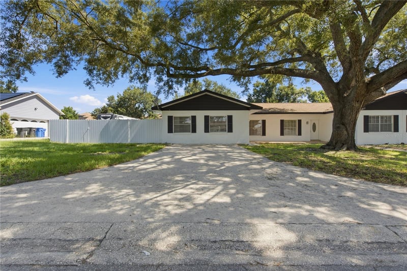 604 Royal Crest Dr, Brandon, FL 33511
