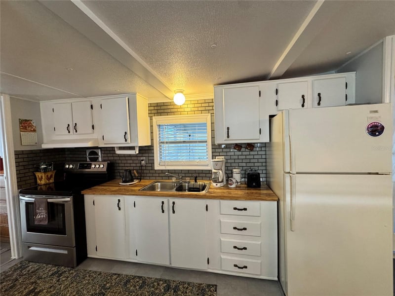 1710 7th St #2, Ruskin, FL 33570