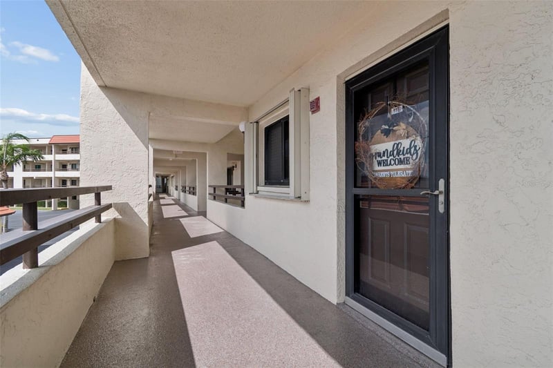 103 1st St #115, St Petersburg, FL 33715