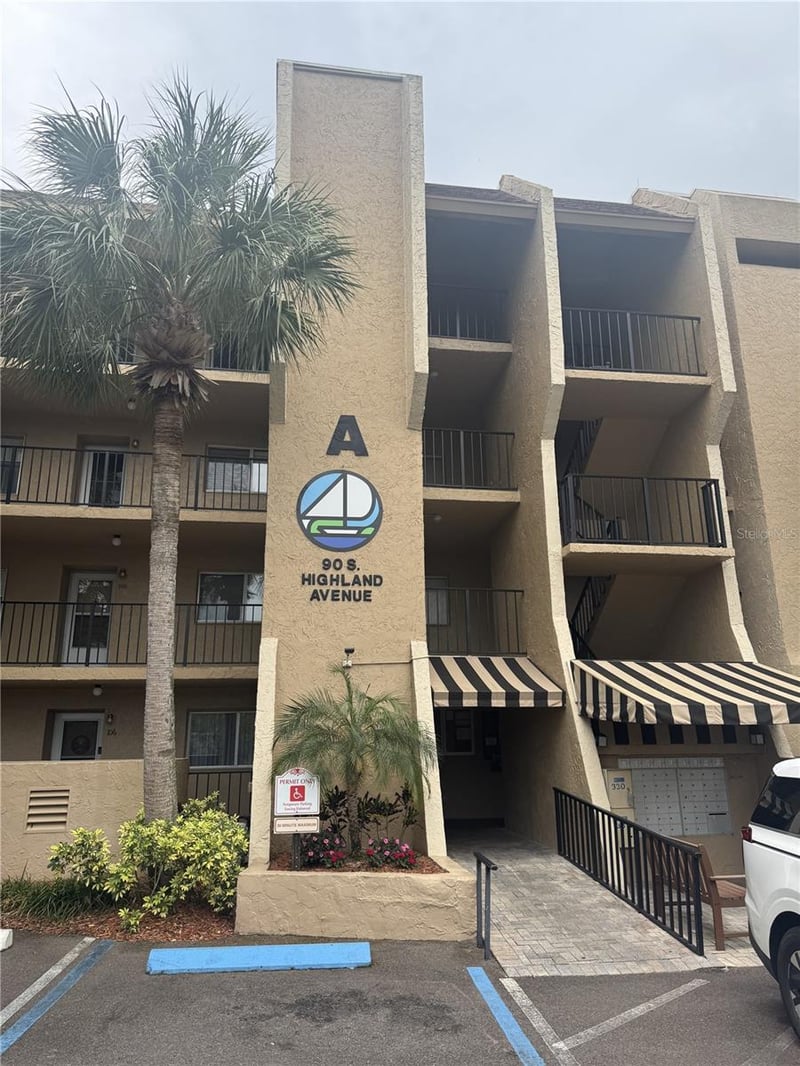 90 Highland Ave #202, Tarpon Springs, FL 34689