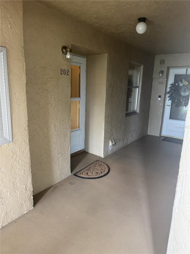 90 Highland Ave #202, Tarpon Springs, FL 34689