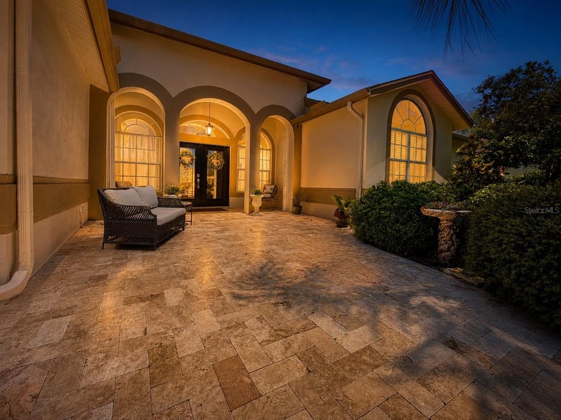 2093 Swan Ln, Palm Harbor, FL 34683