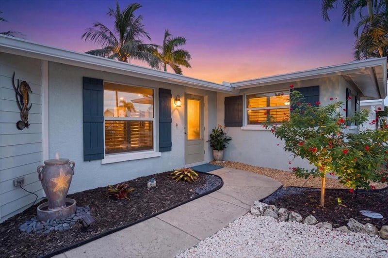 520 69th St, Holmes Beach, FL 34217