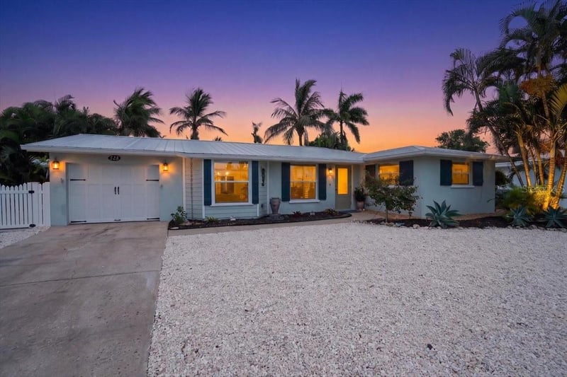 520 69th St, Holmes Beach, FL 34217
