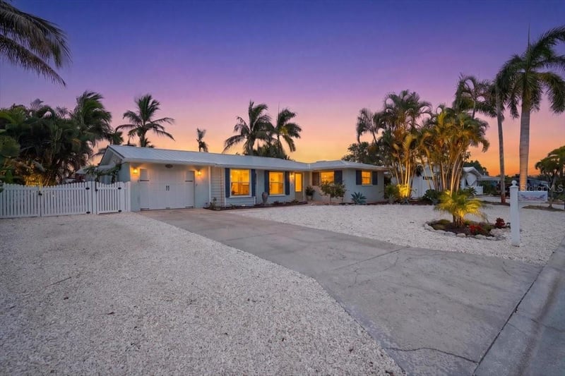 520 69th St, Holmes Beach, FL 34217