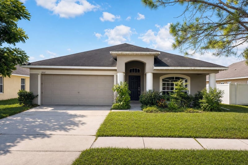 1422 Lake Shore Ranch Dr, Seffner, FL 33584