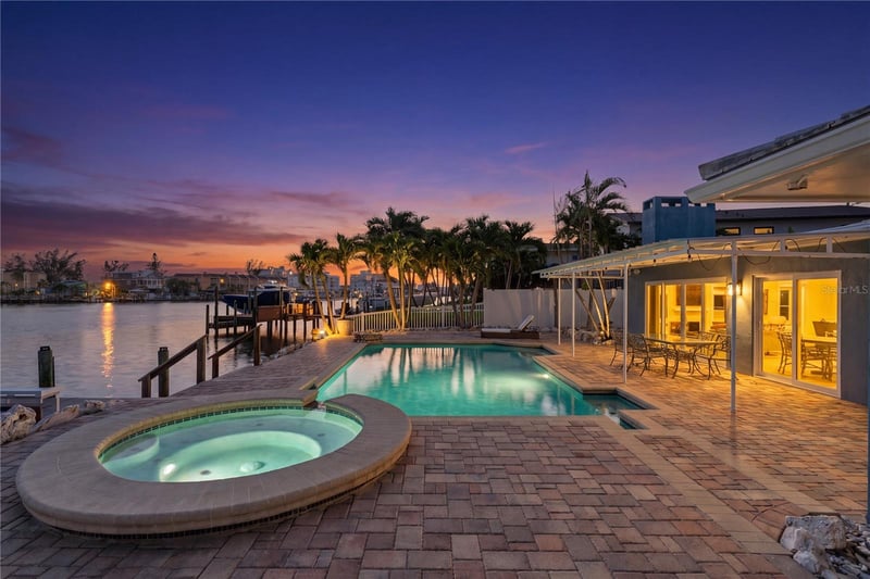 10038 Yacht Club Dr, Treasure Island, FL 33706