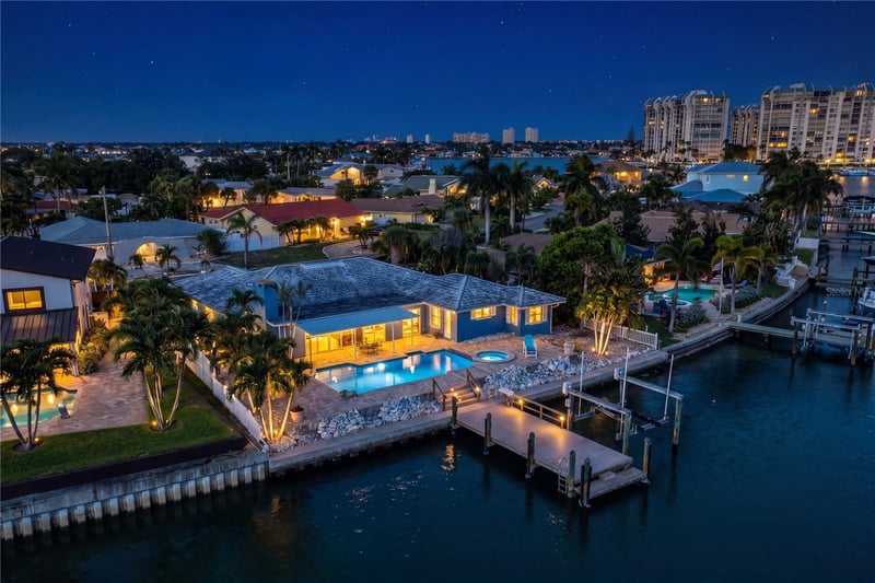 10038 Yacht Club Dr, Treasure Island, FL 33706