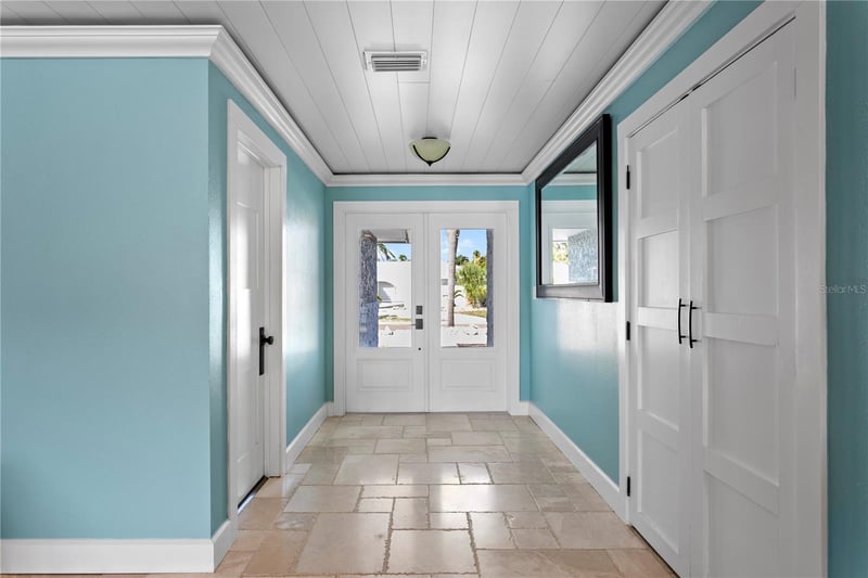 10038 Yacht Club Dr, Treasure Island, FL 33706