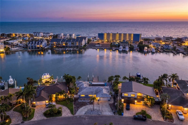 10038 Yacht Club Dr, Treasure Island, FL 33706
