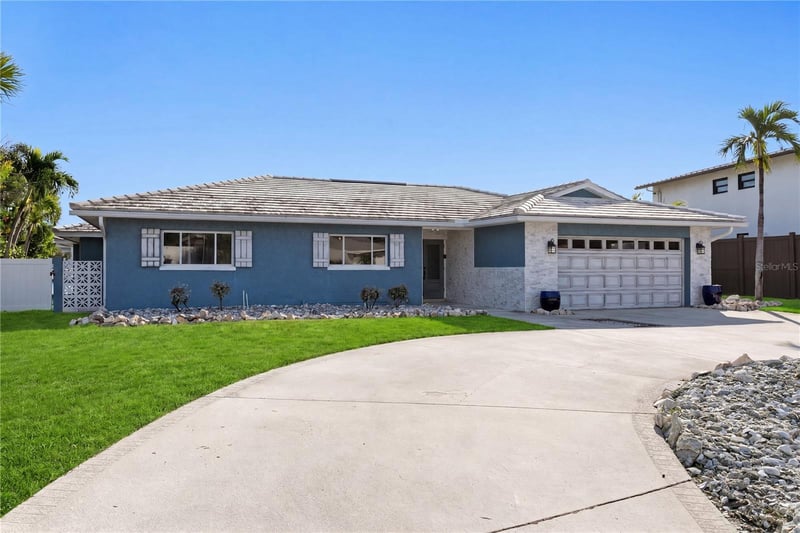 10038 Yacht Club Dr, Treasure Island, FL 33706