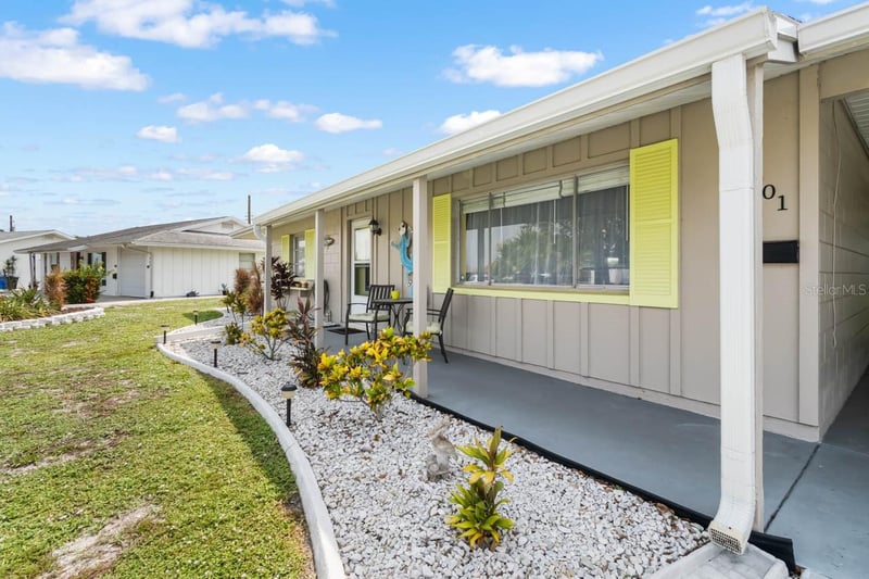 901 Hacienda Dr, Sun City Center, FL 33573