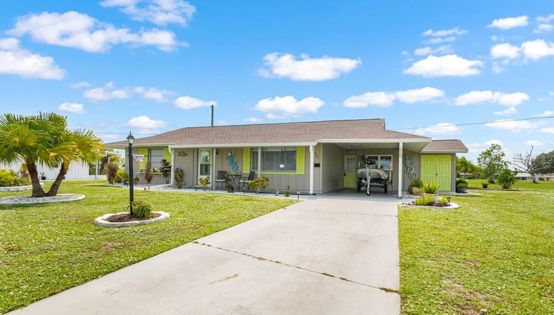 901 Hacienda Dr, Sun City Center, FL 33573