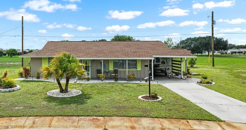 901 Hacienda Dr, Sun City Center, FL 33573
