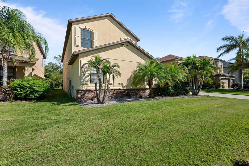 5049 Ivory Stone Dr, Wimauma, FL 33598