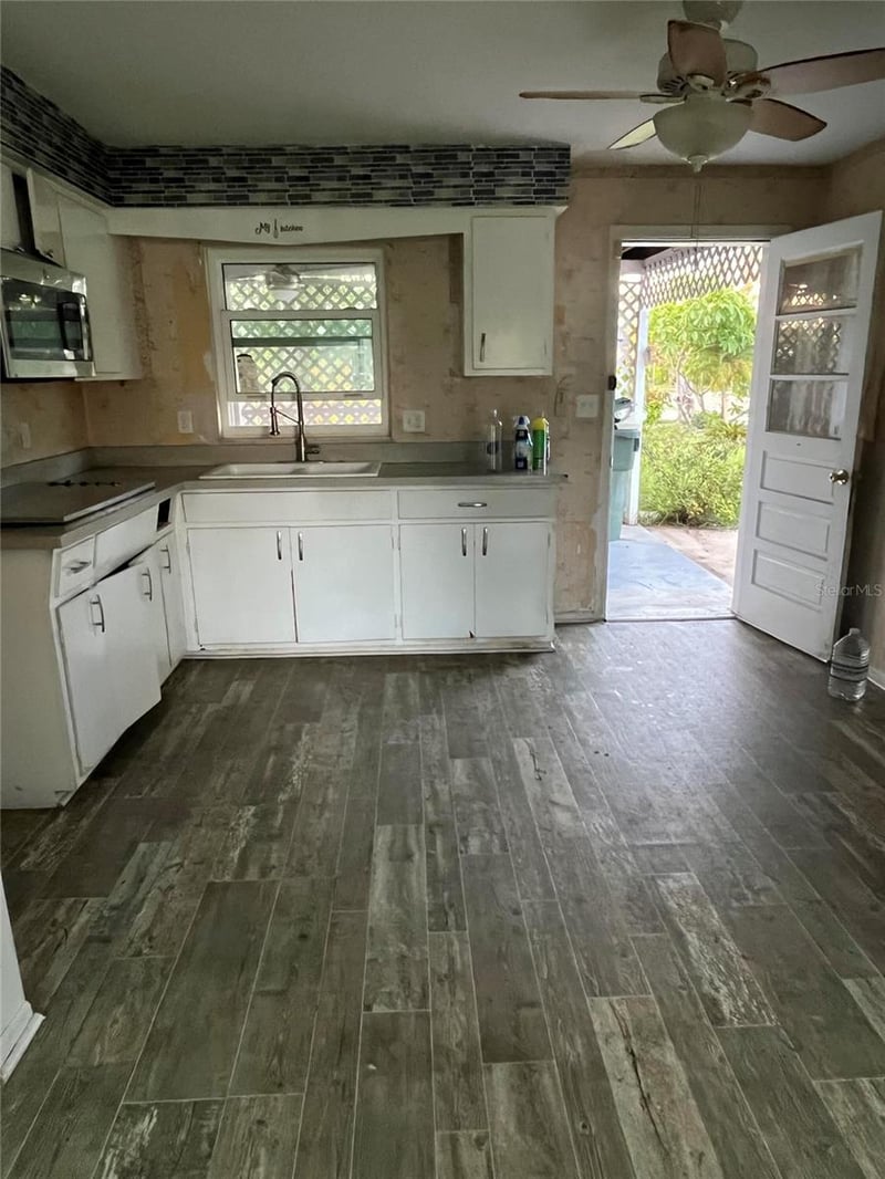 2403 Adrian Ave, Largo, FL 33774