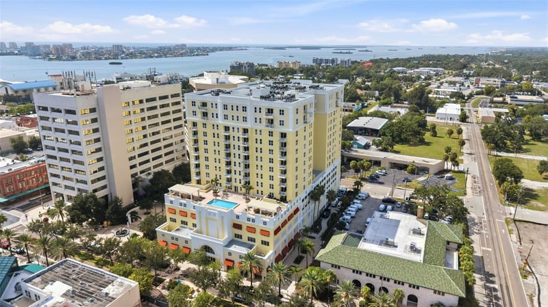 628 Cleveland St #1211, Clearwater, FL 33755