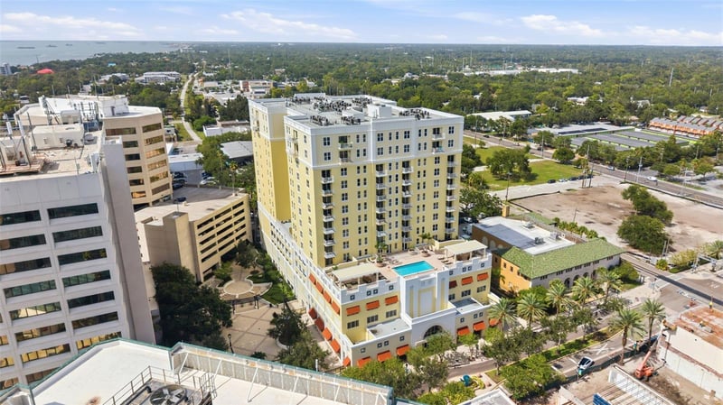 628 Cleveland St #1211, Clearwater, FL 33755