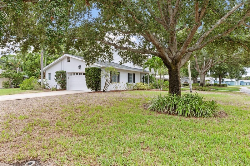 1901 Dormieone Rd, St Petersburg, FL 33710