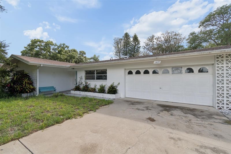11435 Oval Dr, Largo, FL 33774