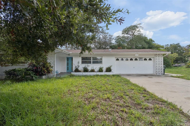 11435 Oval Dr, Largo, FL 33774