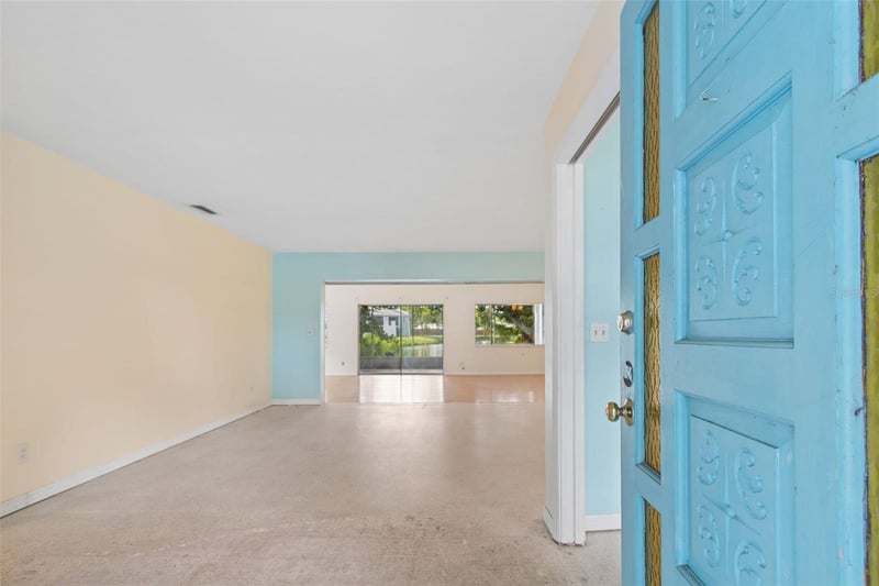 11435 Oval Dr, Largo, FL 33774