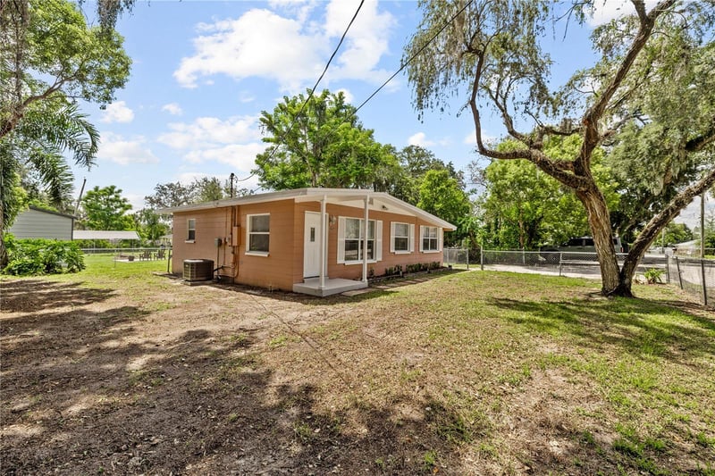 5225 Peach Ave, Seffner, FL 33584