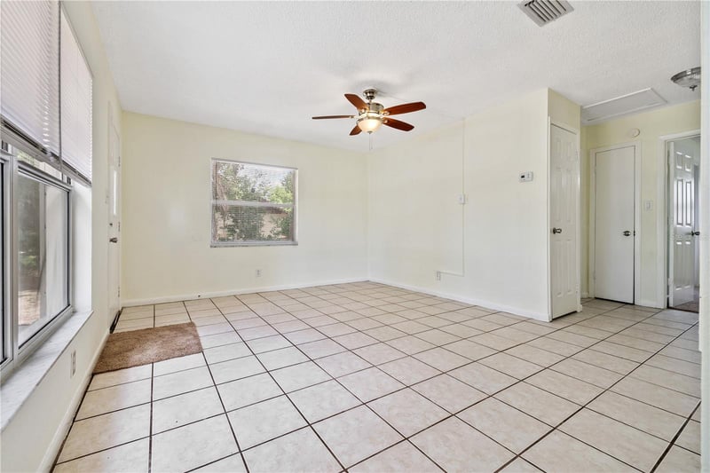 5225 Peach Ave, Seffner, FL 33584