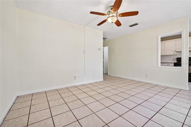 5225 Peach Ave, Seffner, FL 33584