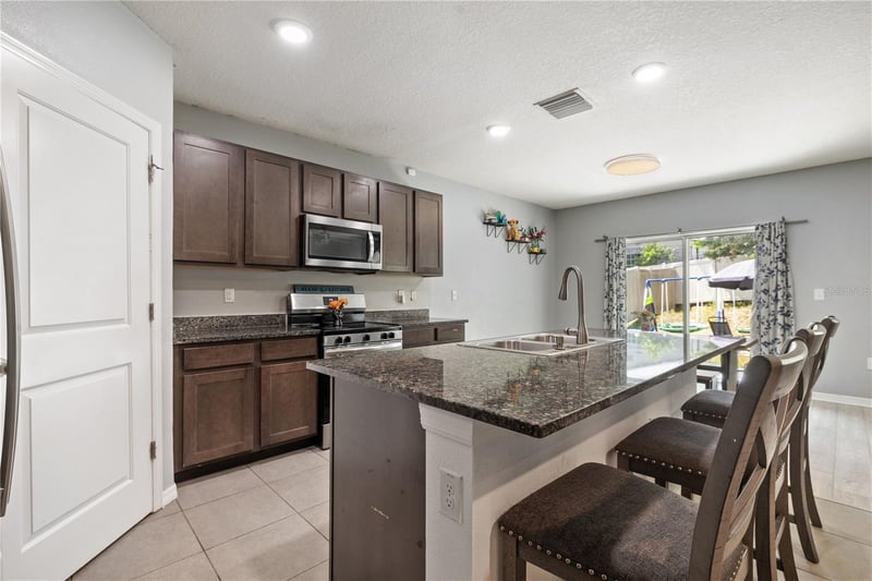 9210 Watolla Dr, Thonotosassa, FL 33592