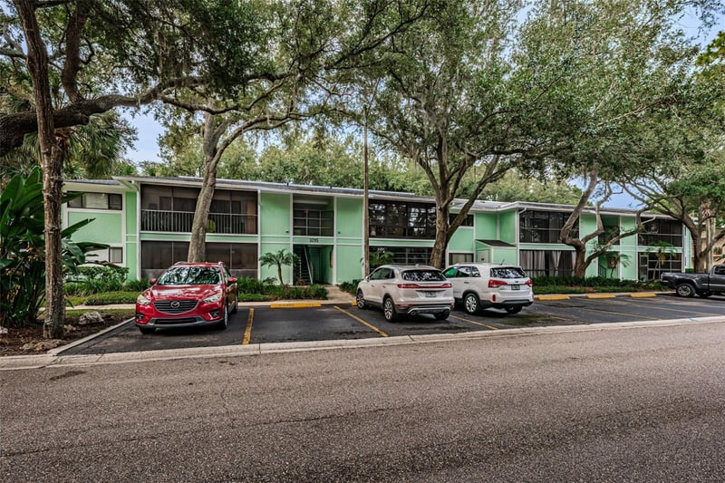 3295 Fox Chase Cir #107, Palm Harbor, FL 34683