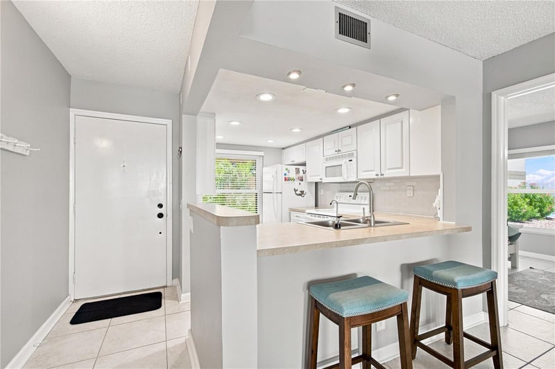 6177 Sun Blvd #109, St Petersburg, FL 33715